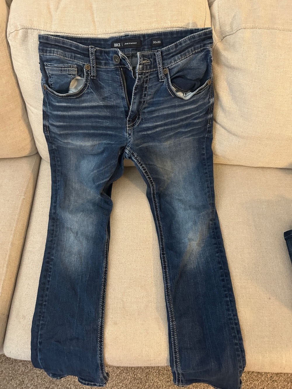 BKE Men’s Slim Straight Jeans in Faded Blue Wash